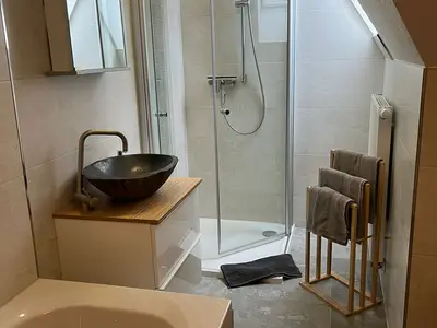 Apartment 6 Bad