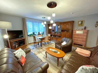Geräumiges Wohnzimmer