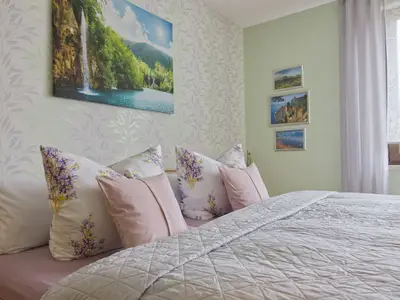 Großes Bett im 2. Schlafzimmer