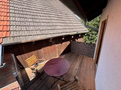 Terrasse mit Blick in Richtung des bald nutzbaren Gartens