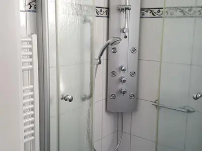 Badezimmer Ansicht 1 / 2-Bettwohnung mit Balkon