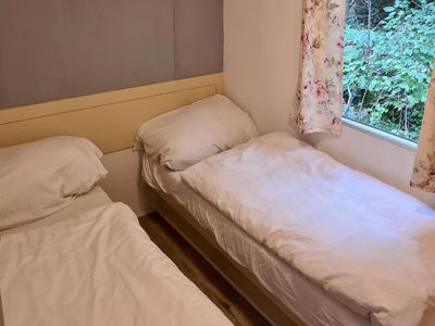 Schlafzimmer mit 2 Einzelbetten für Kinder