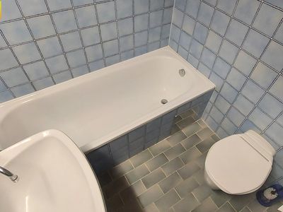 Badezimmer Badewanne WC