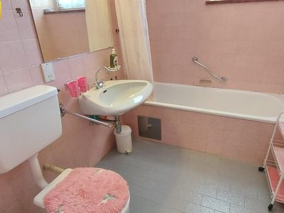 Badezimmer Badewanne WC