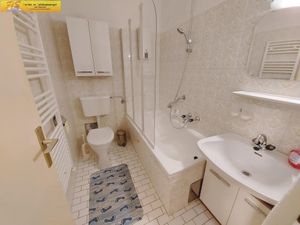 Badezimmer Badewanne Dusche WC