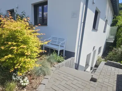20250526HolzbankimGrünen