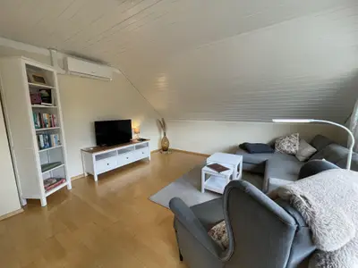 Wohnzimmer inkl. TV & Klimaanlage