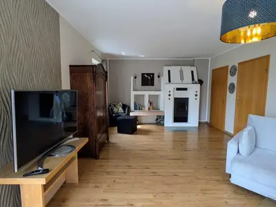 Wohnzimmer mit Kamin