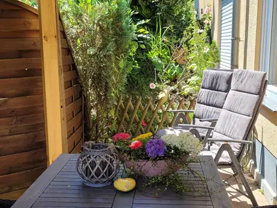 Terrasse mit kleinem Garten