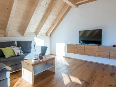 Wohnzimmer / Couch mit Fernseher