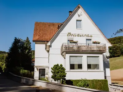 Außenseite Ferienhaus [Sommer]