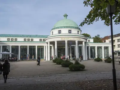 Die Wandelhalle   "Der Hyllige Born"