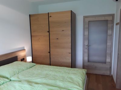 Schlafzimmer mit Schrank!