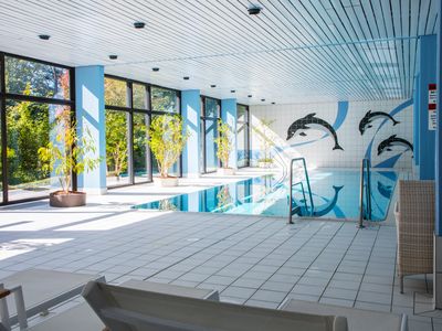 Schwimmbad mit Panoramafenstern zum Predigtstuhl