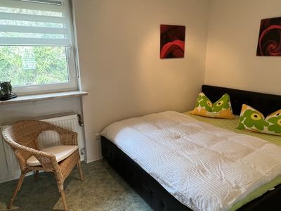 Schlafzimmer mit Doppelbett