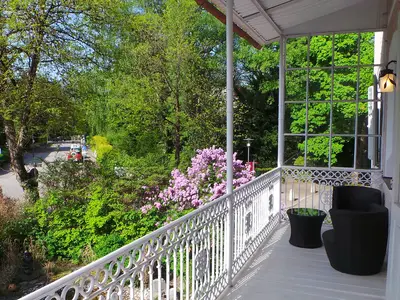 Südbalkon mit Loungesitzgruppe