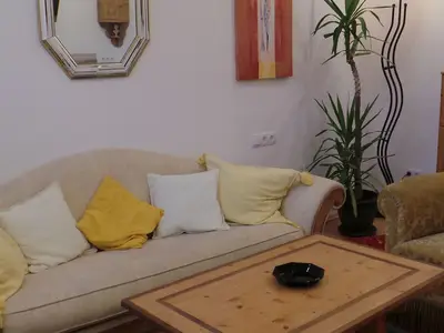 Wohnzimmer mit Ausziehsofa