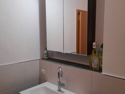 Bad mit Spiegelschrank