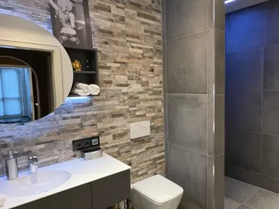 Badezimmer mit Waschbecken