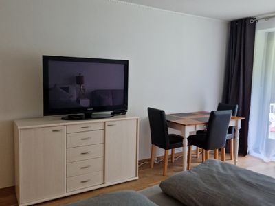 Esstisch mit Fernseher