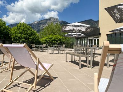 Sonnenterrasse mit Bergblick