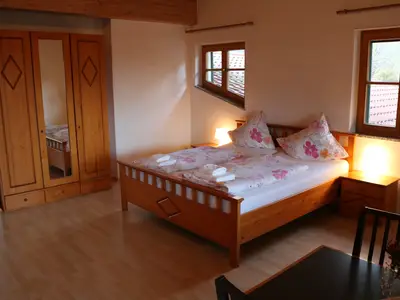 Blick zum Doppelbett