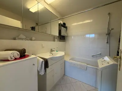 Waschbecken mit Badewanne