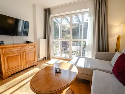 Wohnzimmer mit Blick ins Grüne