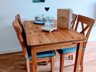 Wohnzimmer mit Esstisch