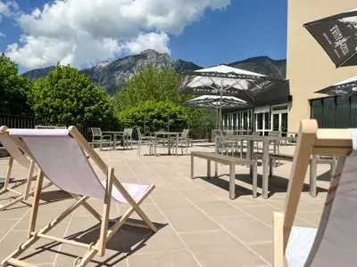 Sonnenterrasse mit Bergblick