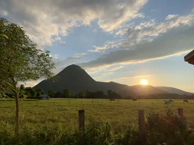 Terrassenausblick mit Sonnenuntergang
