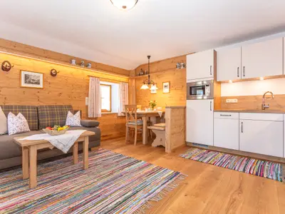 Küchenzeile und Essbereich