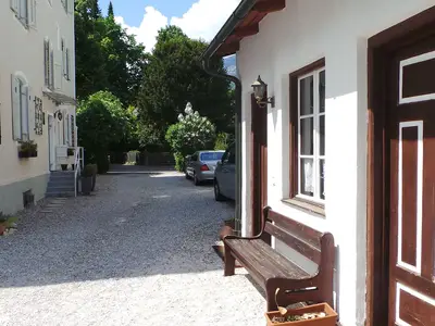 Zufahrtsbereich Parkplätze Nebengebäude