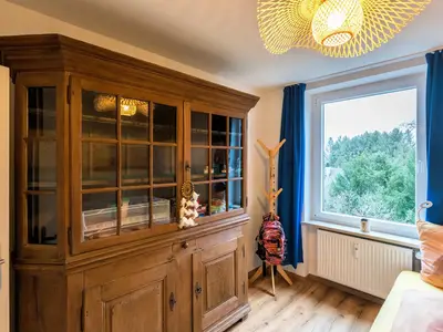 2 Schlafzimmer mit Sideboard