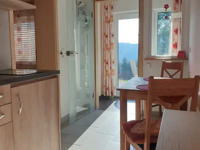 FeWo WEST Küche   Essbereich max. 3 Gäste