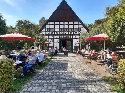 In der Gaststätte des Hofs Hueck im Kurpark Bad Sassendorf kann man ein leckeres Essen genießen.