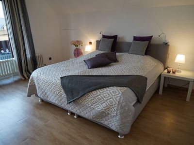 Schlafzimmer mit Boxspringbett (180x200)