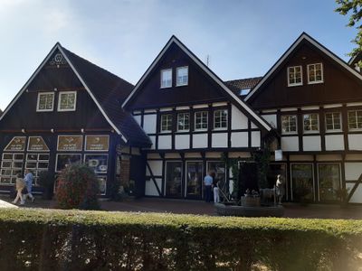 Fachwerkhäuser am Karl-Volke-Platz im Stadtzentrum von Bad Sassendorf