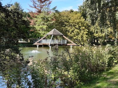 Die Pyramide im Kurparksee