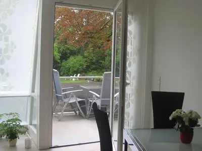 Essbereich und Zugang zum Balkon