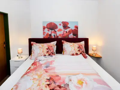 Schlafzimmer mit Boxspringbett