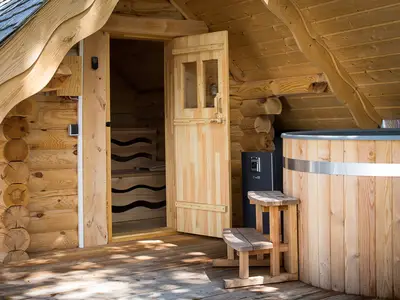 Blockbohlensauna und Badezuber