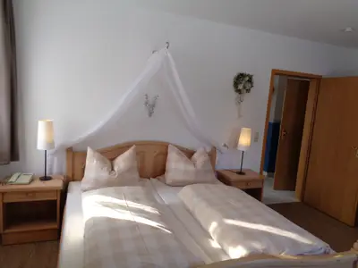 1 Schlafzimmer Ferienwohnung Bachwiesenblick (unten)