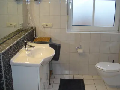 Badezimmer Ferienwohnung Bachwiesenblick (oben)