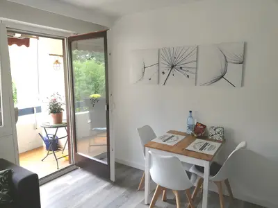 Photo, INSIDE, OUTSIDE