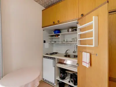 KITCHEN, INSIDE