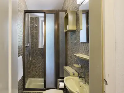 INSIDE, BATHROOM