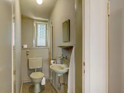 INSIDE, BATHROOM
