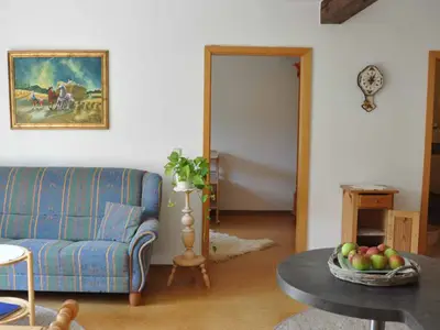 Wohnbereich mit rückenschonendem Sofa