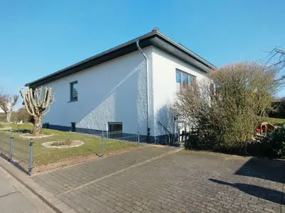 FeWo Eingang mit 2 Parkplätzen